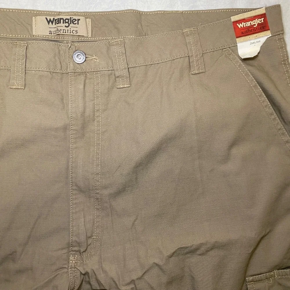 Wrangler Authentics Mens Khaki Ripstop Cargo Shorts Tan ZM6LSML Size 44 NWT